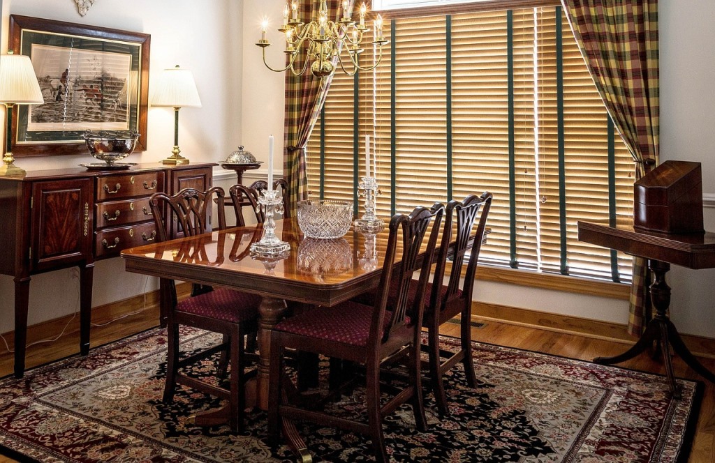 luxury dining table